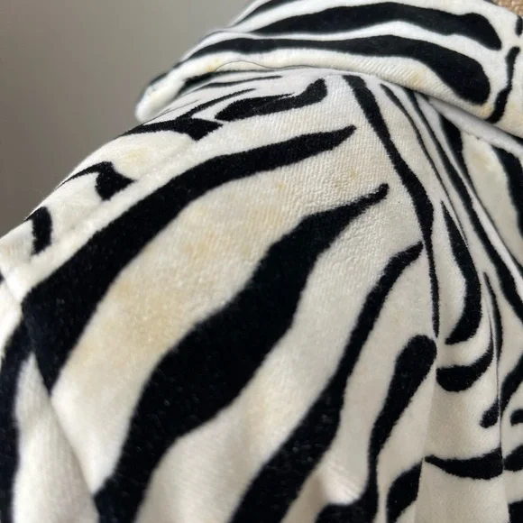 BISOU BISOU by Michele Bohbot Hand Zebra Blazer. 6 - Picture 8 of 9
